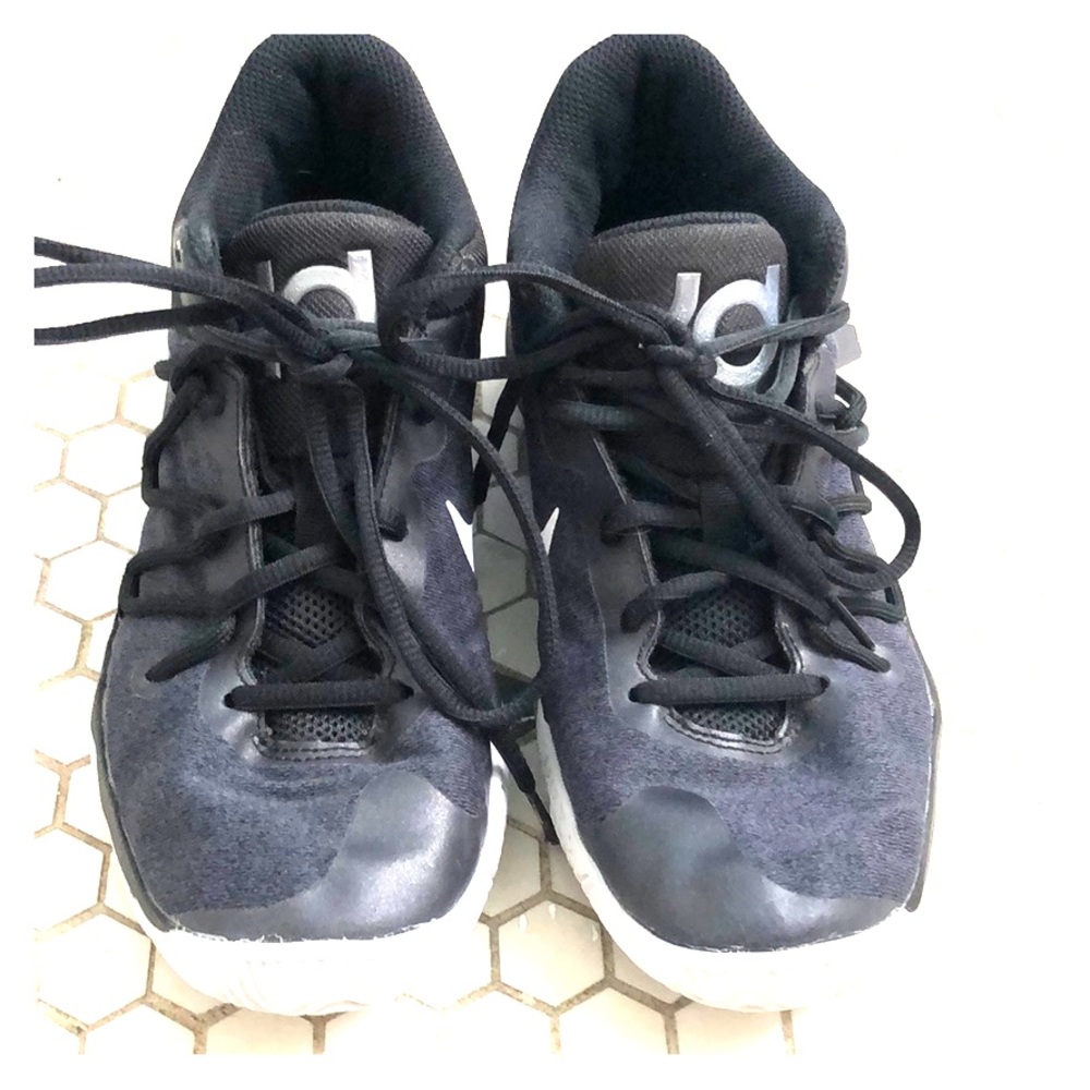Youth size 5 KD basketball shoes